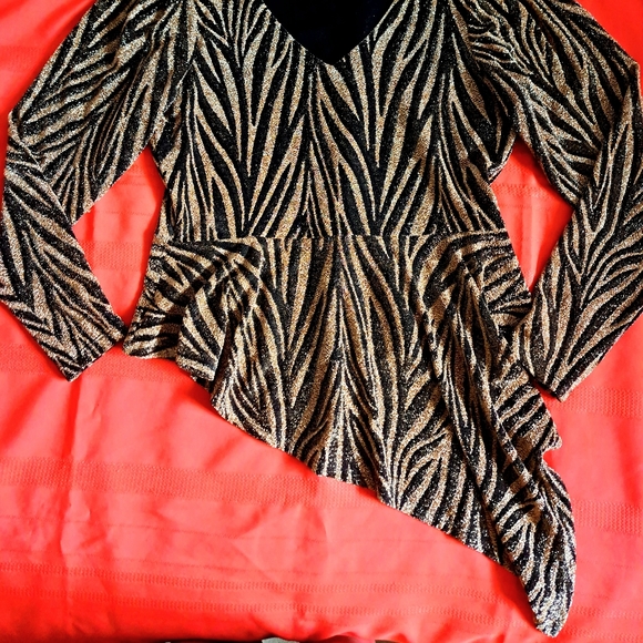 Gold and Black Melanie Lyne Top - Picture 2 of 3